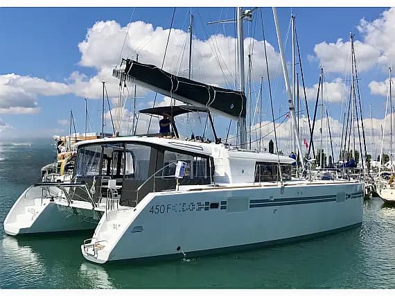 Lagoon 450 in Šibenik / D-Marin Marina Mandalina - image 1