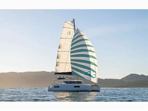 Lagoon 43 in Sardinia / Portisco / Cala dei Sardi - image 1