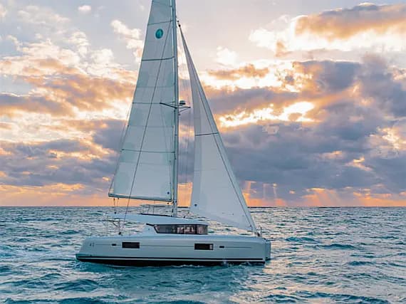 Lagoon 42 in Sardinia / Portisco / Cala dei Sardi - image 1
